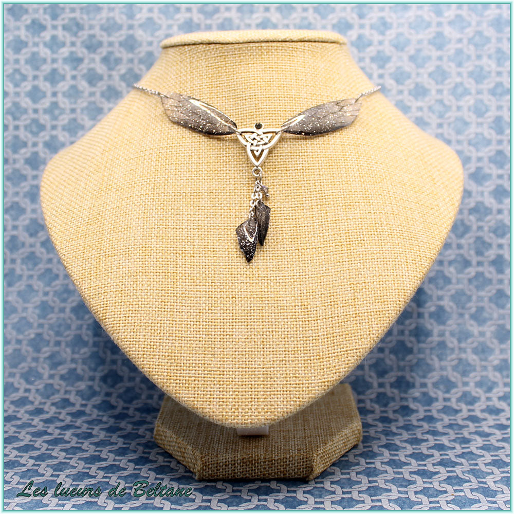 Collier ailes de cigale pailletées anthracite et double triquetra argenté, fait main