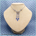Collier Énide, fleurs argentées et cascade de cristal bleu