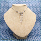 Collier Énide, fleurs argentées et cascade de cristal transparent