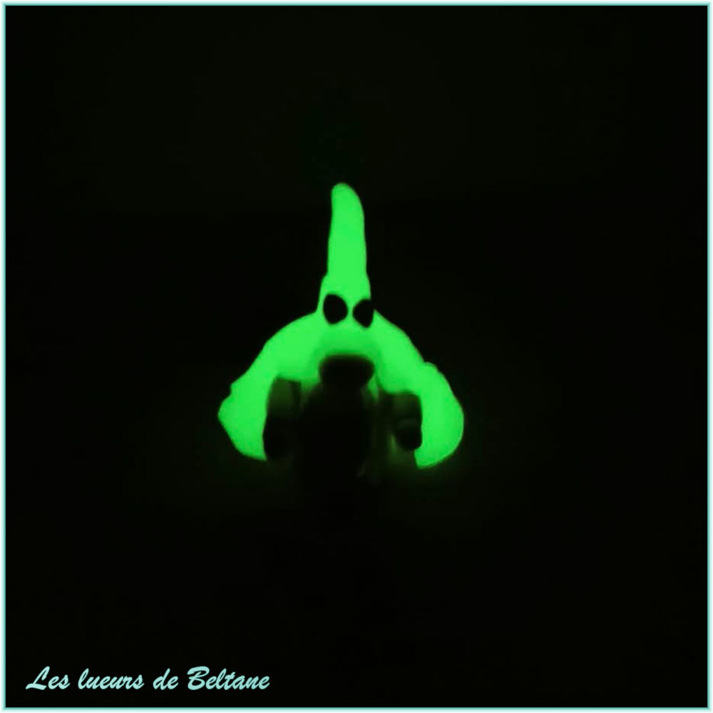 Bugul-noz, le gnome fantôme qui brille dans le noir d'un vert lumineux