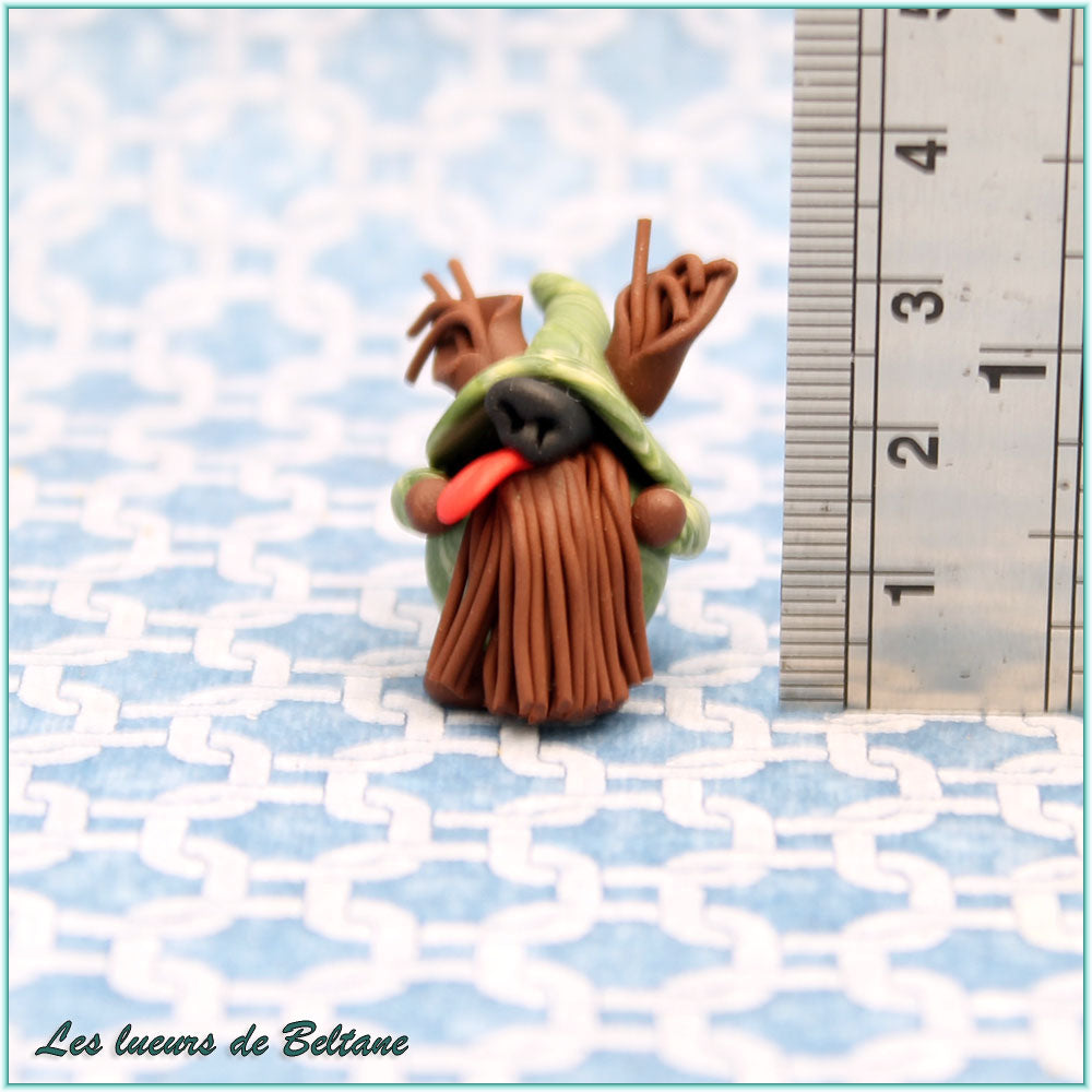 Bisclavret, gnome loup-garou fait main, vue de dos