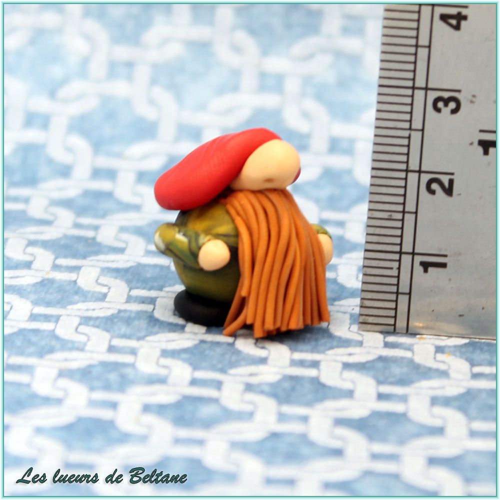 Tanguy, gnome militaire fait main, vue de dos