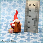 Ruari, gnome père Noël roux fait main, vue de dos