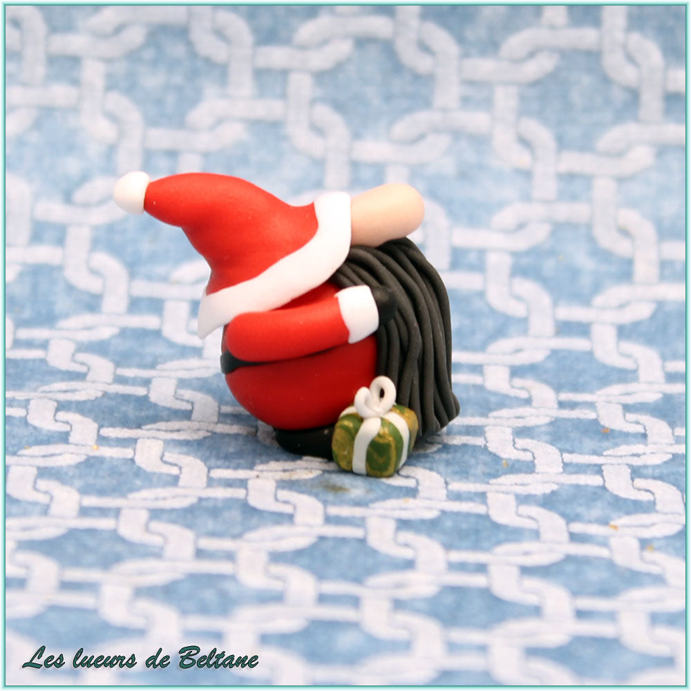 Tadig, gnome père Noël à la barbe brune, autre vue
