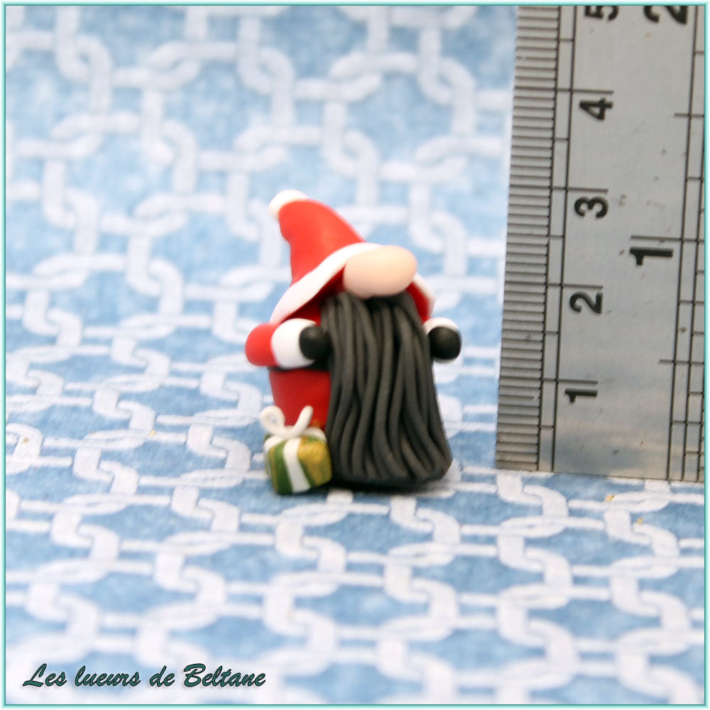Tadig, gnome père Noël fait main, vue de dos