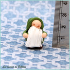 Mabon, gnome vert fait main, vue de dos