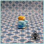 Isolde, gnomette princesse en robe bleue, modelée à la main en pâte polymère
