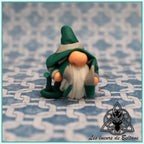 Ivor, gnome sorcier rusé modelé à la main en pâte polymère