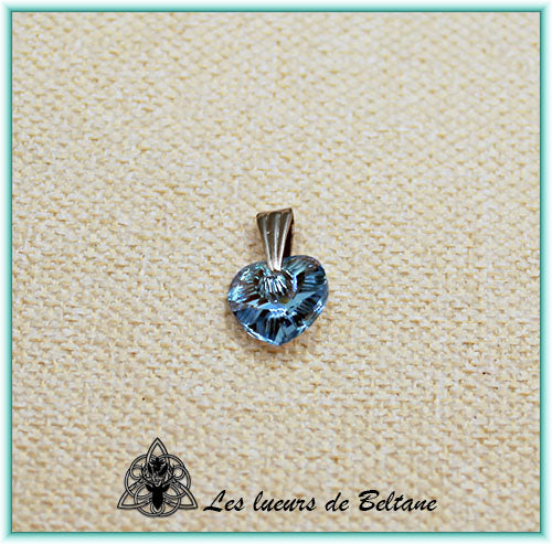 Pendentif petit cœur en cristal, coloris bleu ciel