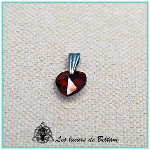 Pendentif petit cœur en cristal, coloris rouge foncé