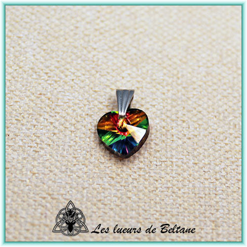 Pendentif petit cœur en cristal, coloris vert à reflets multicolores